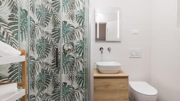 Apartment | Bathroom | Shower, towels
