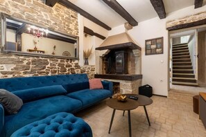 Leilighet, 1 soverom | Oppholdsområde | TV