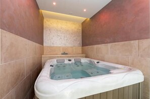 Piscine intérieure