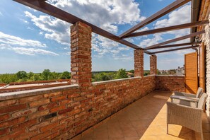 Villa, 4 Bedrooms | Terrace/patio