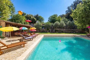 Piscine extérieure (ouverte en saison)