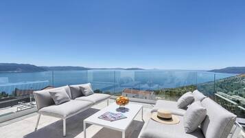 Apartment, 4 Bedrooms | Terrace/patio