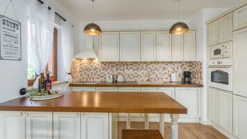 别墅, 4 间卧室 | 私人厨房 | 大冰箱、微波炉、烤箱、炉灶