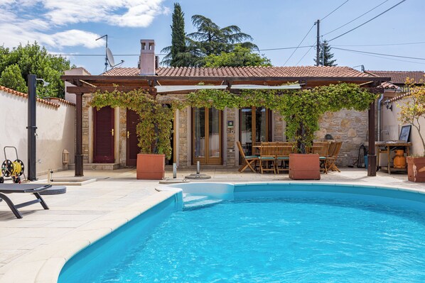 Seasonal outdoor pool - Villa Diana (Kanfanar)