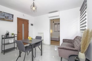 1 bedroom studio apartment Doris 1 | Vardagsrum | Tv