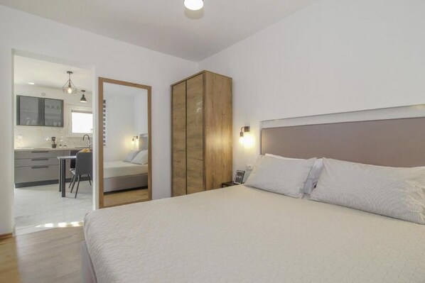 1 bedroom studio apartment Doris 1 | 각각 다른 스타일의 인테리어, 각각 다르게 가구 비치, 무료 WiFi