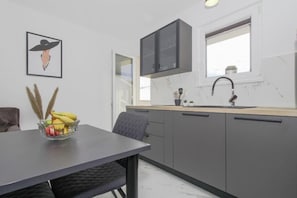 1 bedroom studio apartment Doris 1 | Private kitchen | Full-size fridge, microwave, stovetop, coffee/tea maker - Apartments Doris (Rovinj)