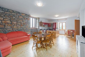 House, 4 Bedrooms | Living area - Holiday House Anna (Tar-Vabriga)