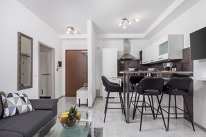 Apartment, 1 Schlafzimmer | Eigene Küche | Großer Kühlschrank, Mikrowelle, Ofen, Herdplatte