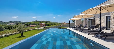 Alberca al aire libre por temporada