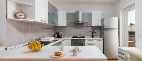 Apartment, 1 Bedroom | Private kitchen