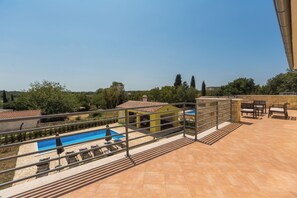A rooftop terrace with a swimming pool, outdoor seating, and a view of the surrounding landscape. - Villa Violetta (Kanfanar)