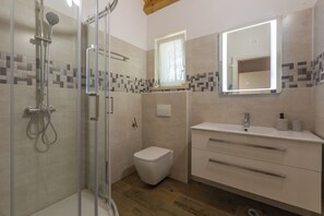 Villa, 1 Schlafzimmer | Badezimmer | Dusche, Handtücher