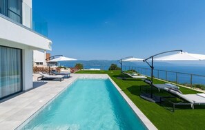 Piscine extérieure (ouverte en saison)