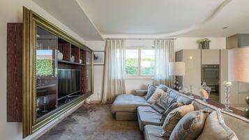 Villa, 1 Schlafzimmer | Wohnbereich | LCD-Fernseher