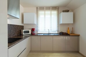 Villa, 1 Bedroom | Private kitchen | Full-sized fridge, microwave, oven, stovetop - Villa Allegra (Tar-Vabriga)