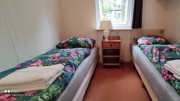 2 slaapkamers, reisbedje, wifi, beddengoed