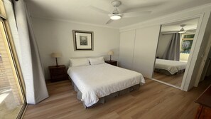 2 bedrooms, iron/ironing board, internet