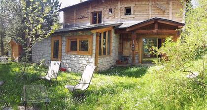 Chalet de Montagne Rustique avec Jacuzzi