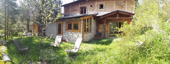 Rustic Mountain Chalet with Jacuzzi