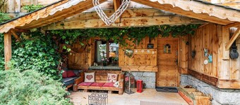 Rustic Mountain Chalet with Jacuzzi