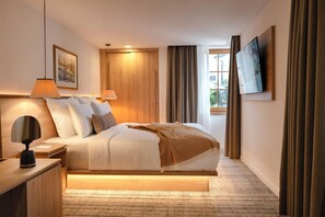 Estudi en suite | Roba de llit hipoal·lergògena, cobrellits, minibar i escriptori 