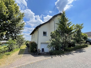 Exterior - 152 m² vacation apartment Quiet location on the edge of the village Overlooking the Rhine Valley Opposite the Loreley (Sankt Goar)