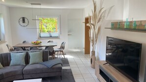 TV, DVD player, foosball, books - 152 m² vacation apartment Quiet location on the edge of the village Overlooking the Rhine Valley Opposite the Loreley (Sankt Goar)