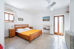 1 habitación, wifi y ropa de cama