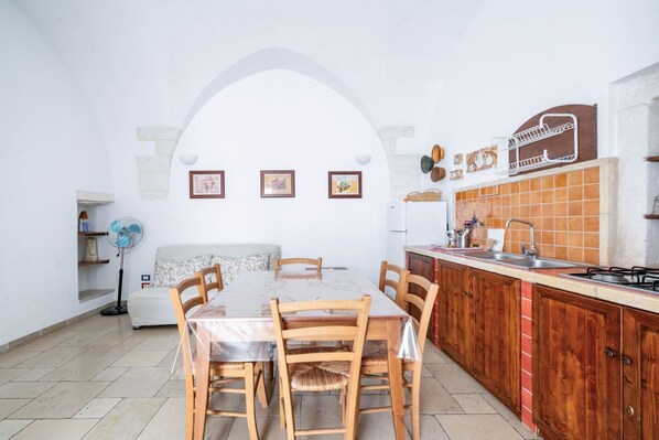 Unclassified image, 1 of 15, button