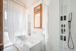 Dusche, Whirlpool, Haartrockner, Bidet
