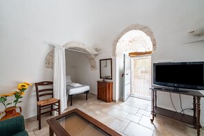 3 bedrooms, iron/ironing board, travel cot, bed sheets - Il Trullo di Nonna Ratuccia by Rentbeat (Ostuni)