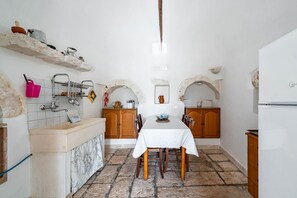 Dining - Il Trullo di Nonna Ratuccia by Rentbeat (Ostuni)