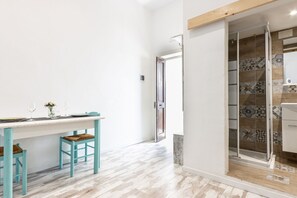 Bruser, hårtørrer, håndklæder, Shampoo