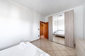 2 chambres, fer et planche à repasser, lit parapluie, Wi-Fi