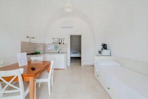 Dining - Casa Zampignola 2 by Rentbeat (Ostuni)