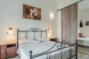 2 bedrooms, iron/ironing board, travel cot, WiFi