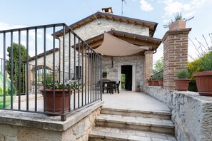 Outdoor dining - Borgo Majella by Rentbeat (Abbateggio)