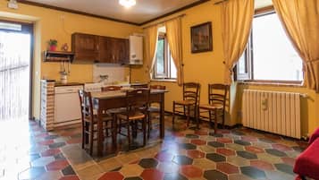 Réfrigérateur, four, plaque de cuisson, lave-vaisselle