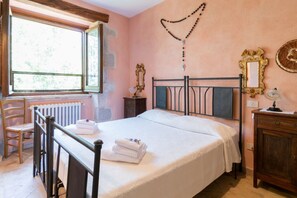 7 bedrooms, iron/ironing board, travel crib, WiFi - Borgo Majella by Rentbeat (Abbateggio)