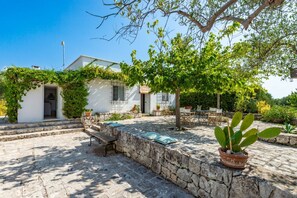 Outdoor dining - Casa Lavanda by Rentbeat (Ceglie Messapica)