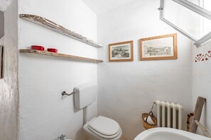 Dusche, Haartrockner, Bidet, Handtücher