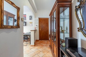 Unclassified image, 3 of 24, button