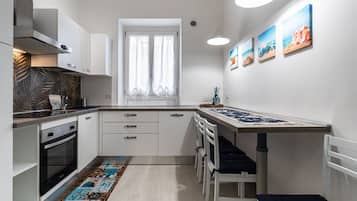 Fridge, oven, stovetop, highchair
