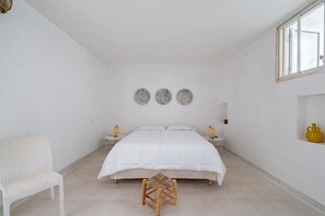 1 bedroom, travel cot, bed sheets