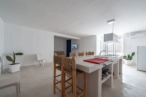 Unclassified image, 3 of 13, button