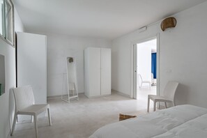 1 chambre, lit parapluie, draps fournis