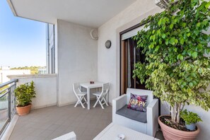 Outdoor dining - La Dimora di Gio by Rentbeat (Ostuni)