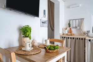 Dining - Dimora Viola by Rentbeat (Fasano)