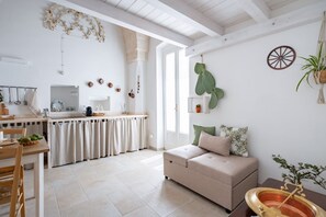 Unclassified image, 4 of 25, button